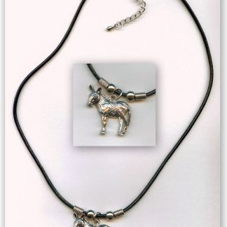 Collier cuir avec figurine