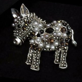 Broche métal vieilli et perles