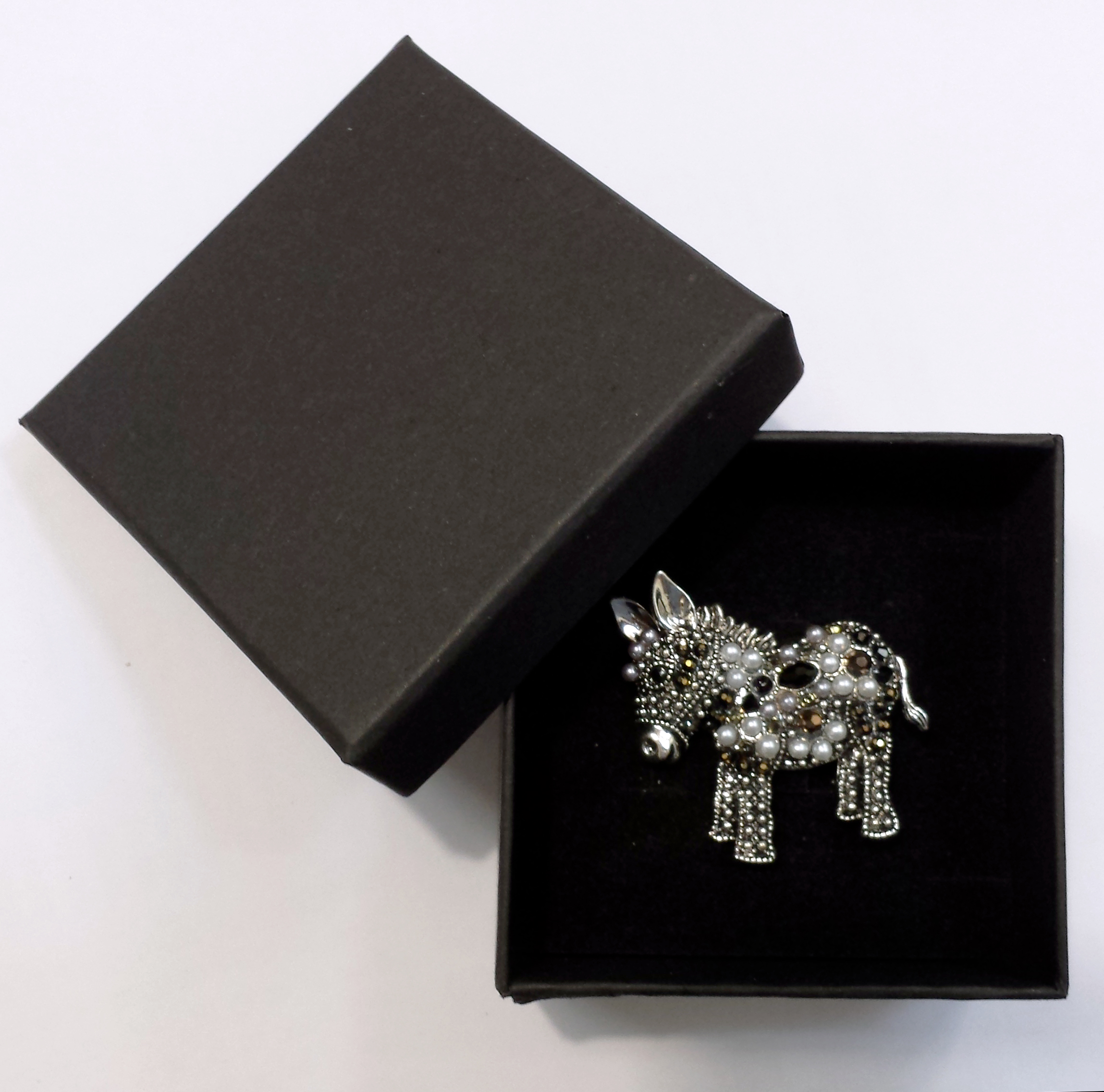 Broche métal vieilli et perles – Image 2