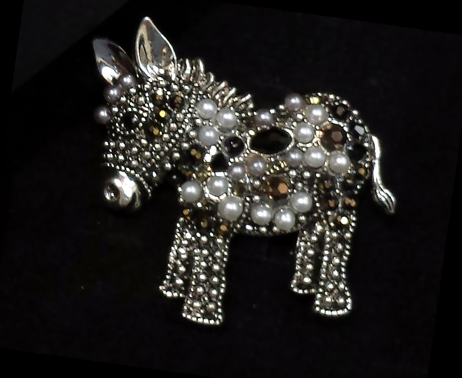 Broche métal vieilli et perles